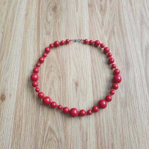 Red Graduated Bead Necklace 25in Lobster Clasp Chunky Retro Holiday Valentines - Picture 1 of 8